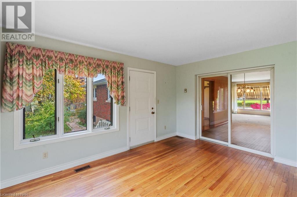 10 West Hampton Road, St. Catharines, Ontario  L2T 3E5 - Photo 13 - 40669809