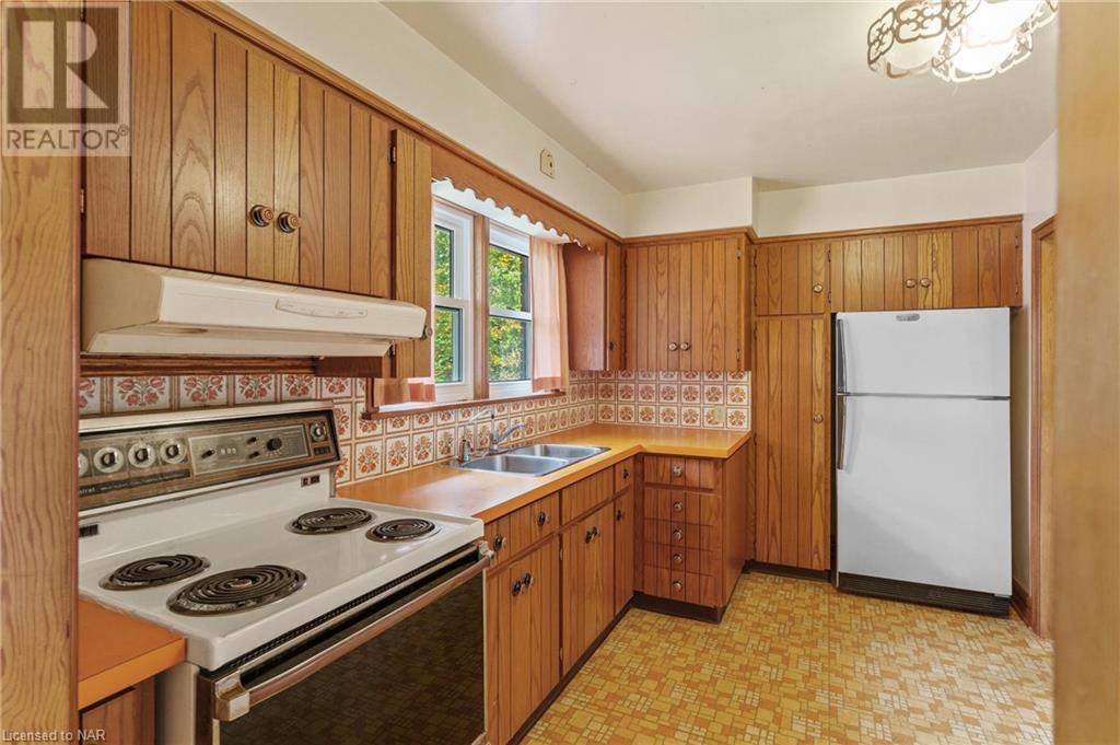 10 West Hampton Road, St. Catharines, Ontario  L2T 3E5 - Photo 9 - 40669809