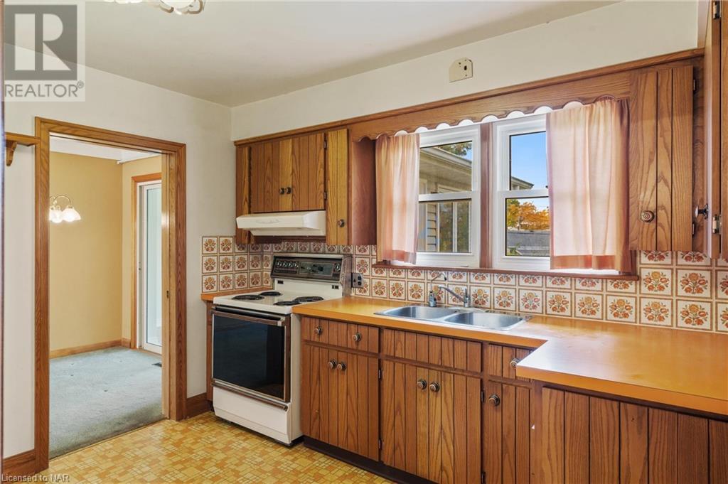 10 West Hampton Road, St. Catharines, Ontario  L2T 3E5 - Photo 10 - 40669809