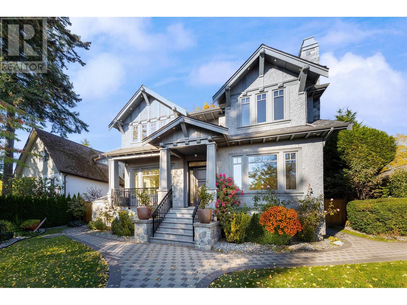 Listing Picture 2 of 32 : 3981 W 35TH AVENUE, Vancouver / 溫哥華 - 魯藝地產 Yvonne Lu Group - MLS Medallion Club Member