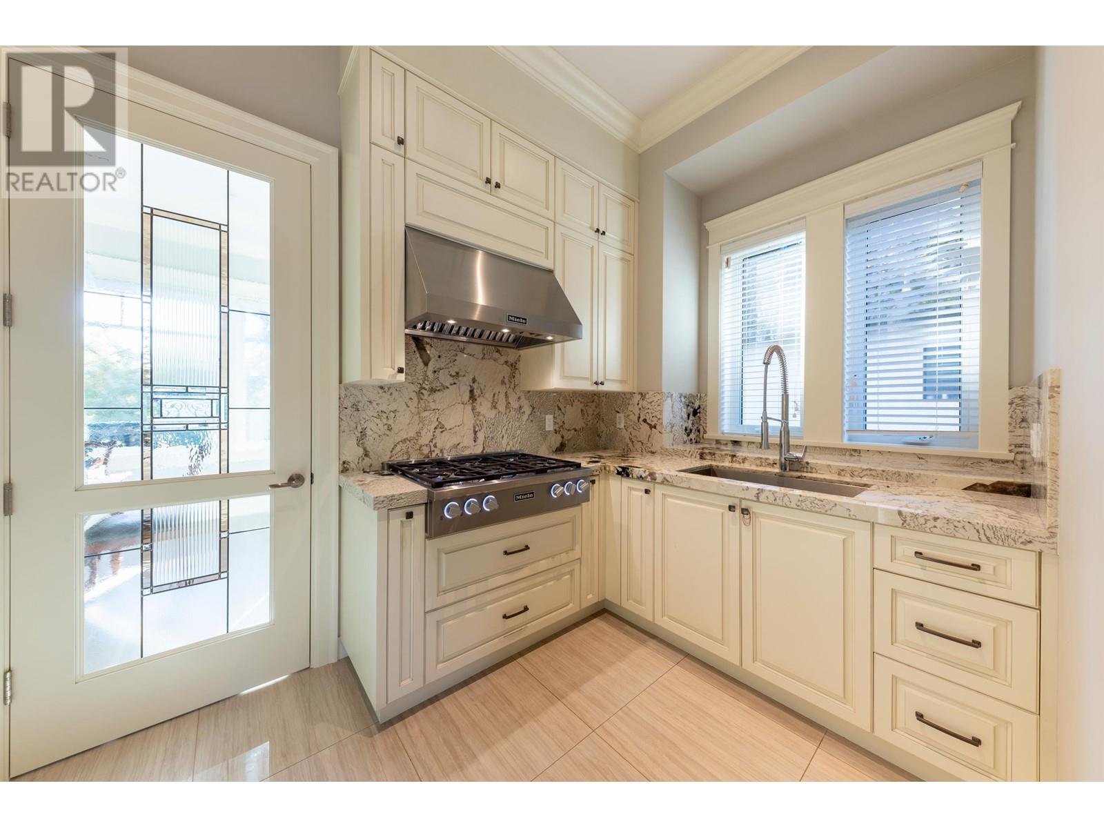 Listing Picture 9 of 32 : 3981 W 35TH AVENUE, Vancouver / 溫哥華 - 魯藝地產 Yvonne Lu Group - MLS Medallion Club Member