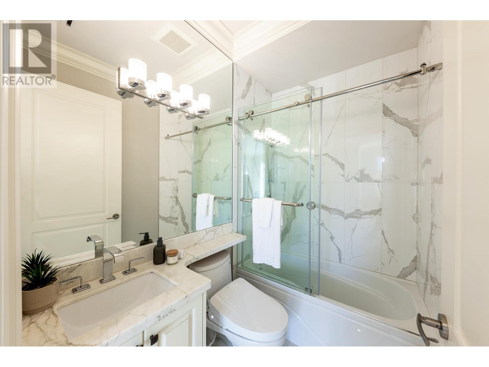 Listing Picture 24 of 32 : 3981 W 35TH AVENUE, Vancouver / 溫哥華 - 魯藝地產 Yvonne Lu Group - MLS Medallion Club Member