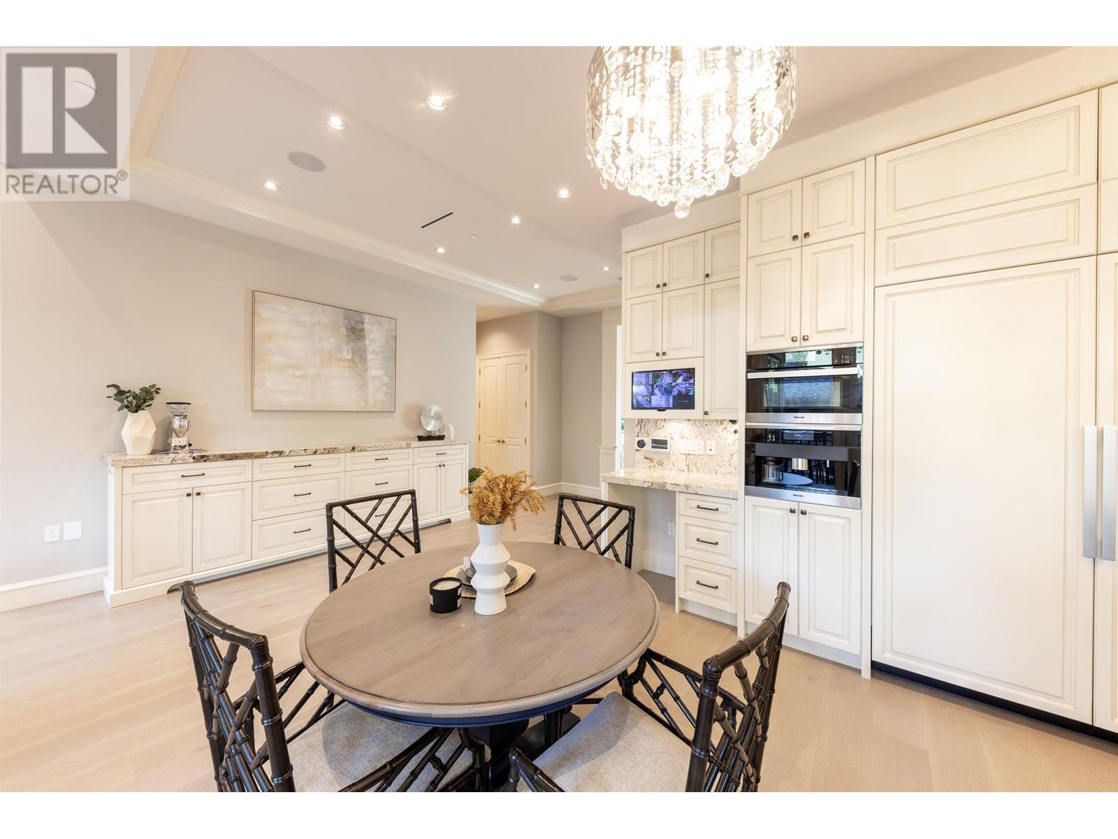 Listing Picture 11 of 32 : 3981 W 35TH AVENUE, Vancouver / 溫哥華 - 魯藝地產 Yvonne Lu Group - MLS Medallion Club Member