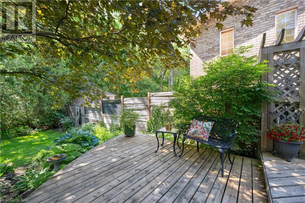 4 Fallingbrook Drive, Fonthill, Ontario  L0S 1E1 - Photo 14 - 40670094