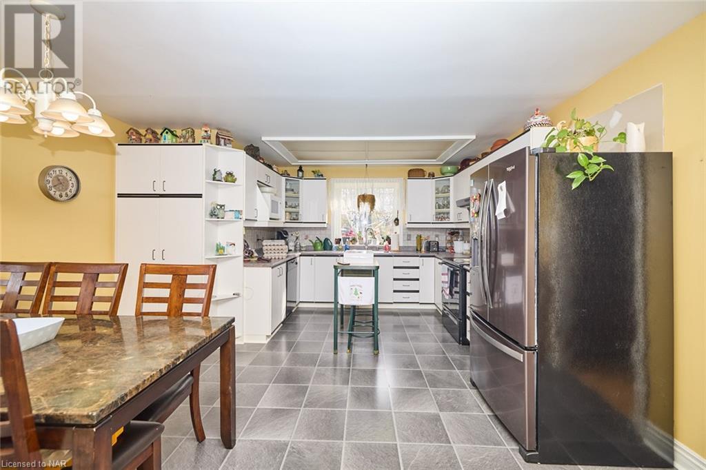 725 South Pelham Road, Welland, Ontario  L3C 3C9 - Photo 8 - 40638130