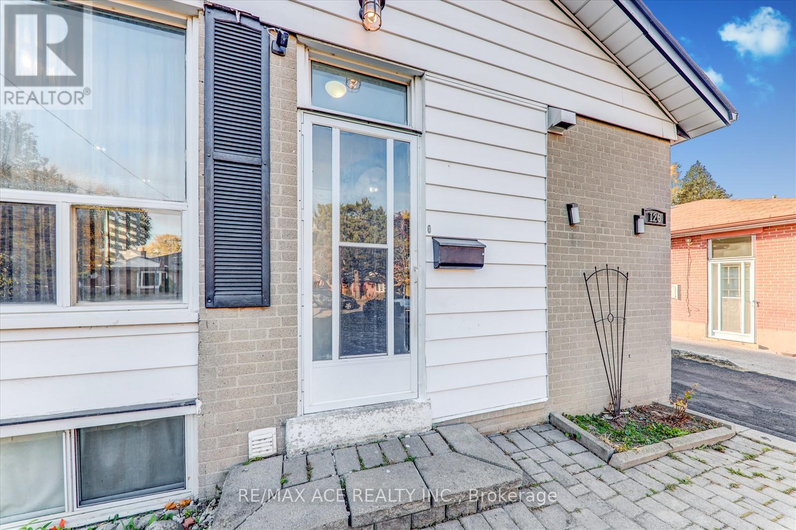 126 Porchester Drive W, Toronto, Ontario  M1J 2R7 - Photo 8 - E9740252