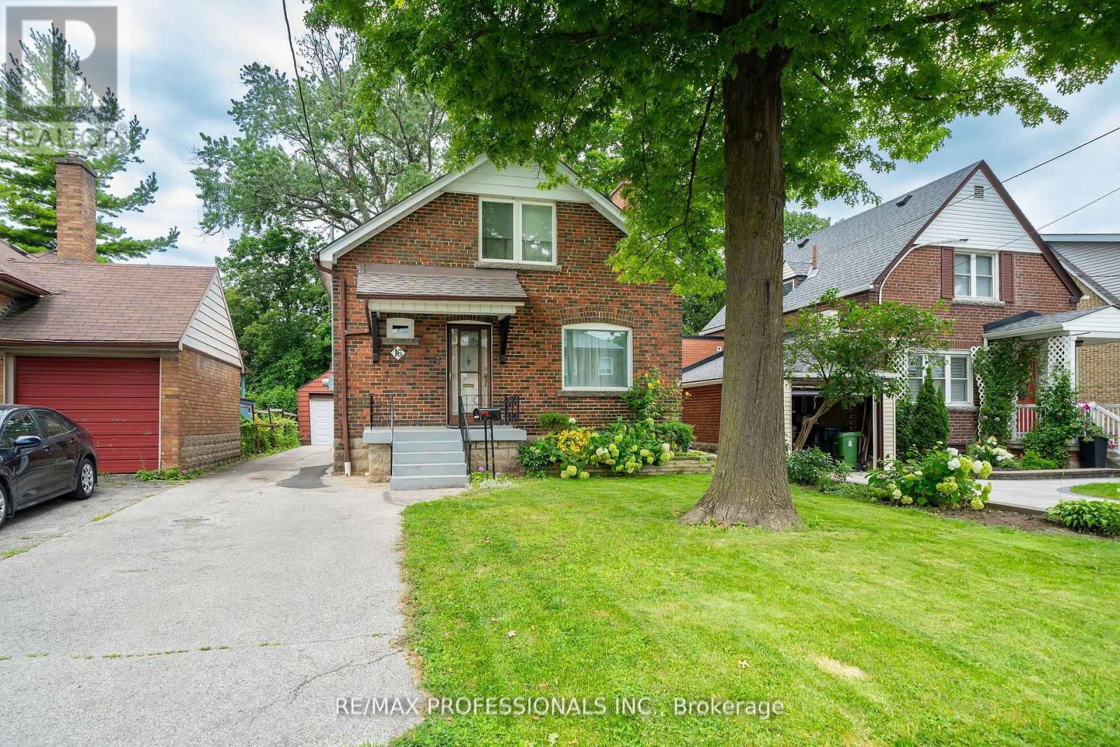 Lower - 16 Landour Avenue, Toronto (Keelesdale-Eglinton West), Ontario  M6M 4J4 - Photo 1 - W9752035