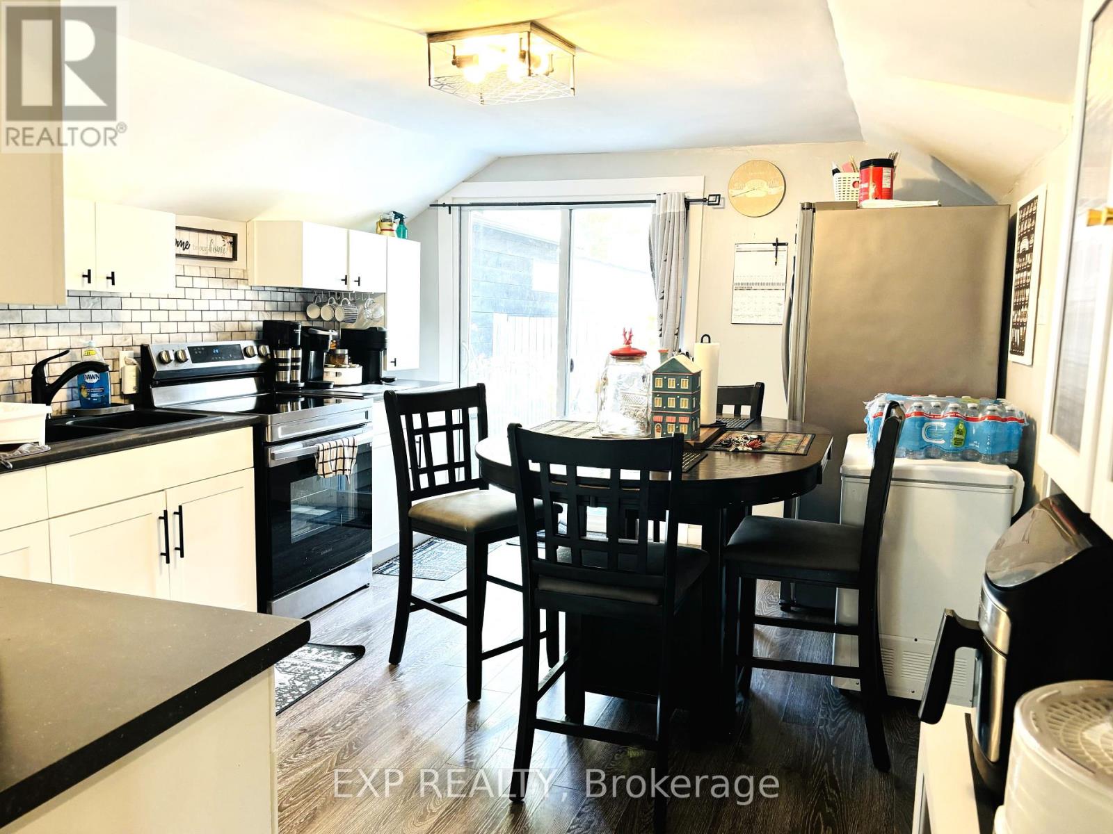 Property at 35 SIXTH STREET W image 3