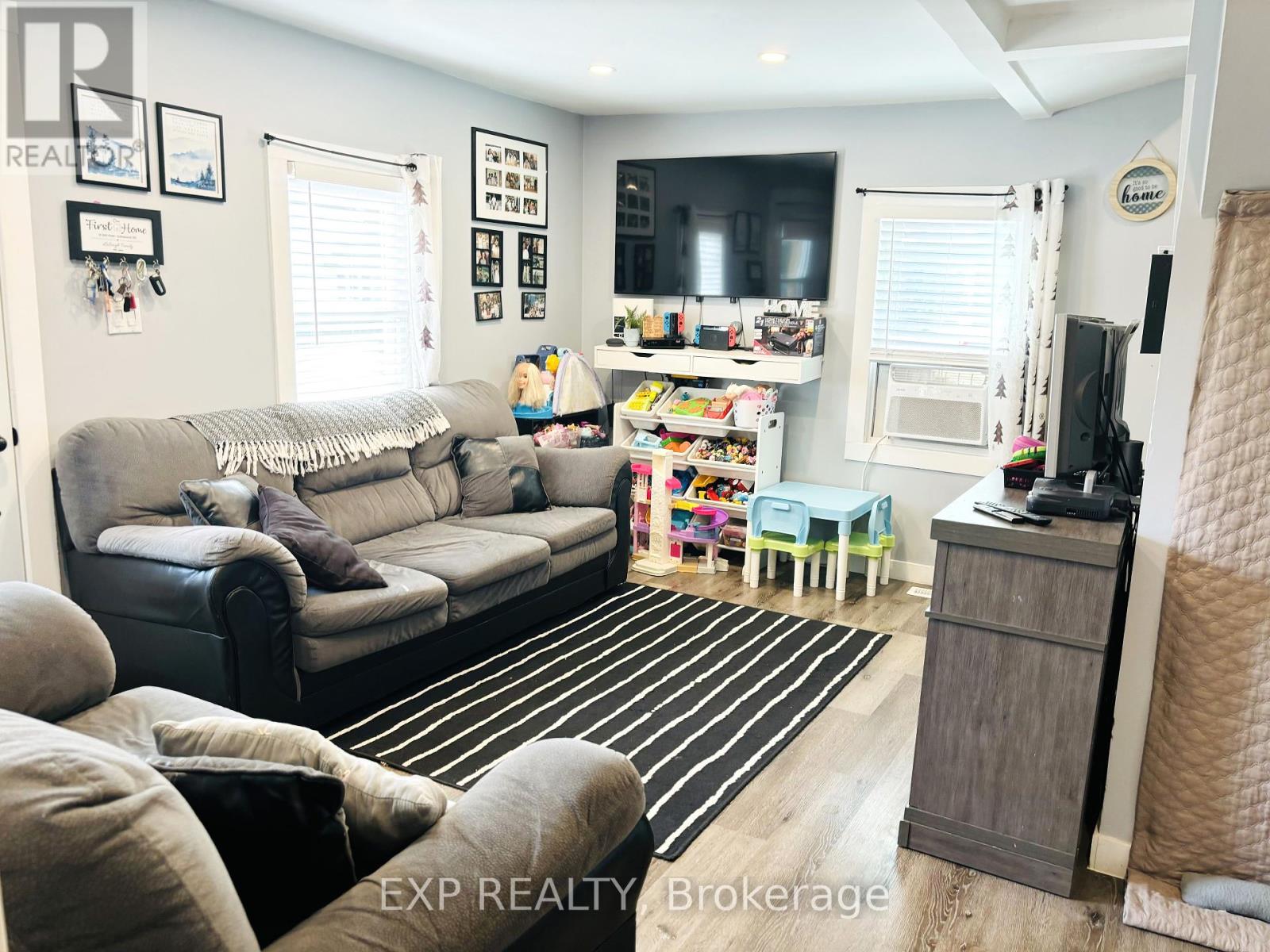 Property at 35 SIXTH STREET W image 5
