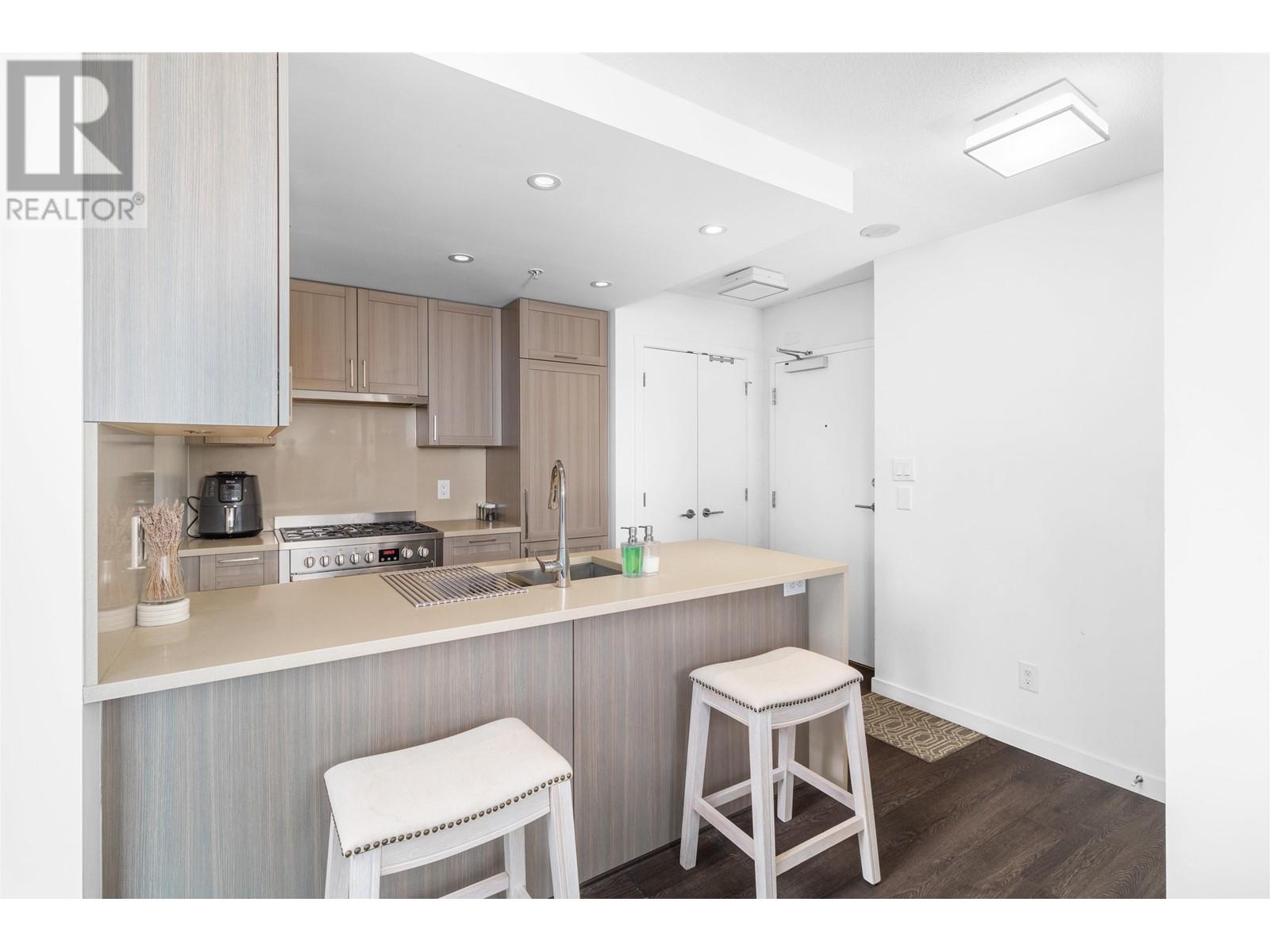 Listing Picture 4 of 13 : 2002 5665 BOUNDARY ROAD, Vancouver / 溫哥華 - 魯藝地產 Yvonne Lu Group - MLS Medallion Club Member