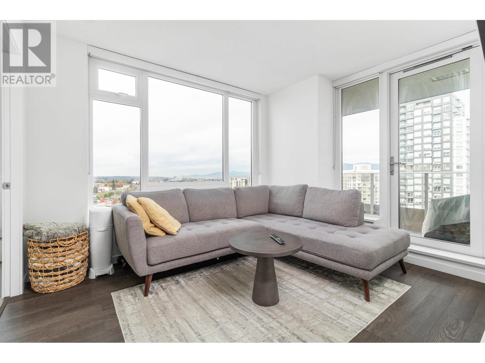 Listing Picture 2 of 13 : 2002 5665 BOUNDARY ROAD, Vancouver / 溫哥華 - 魯藝地產 Yvonne Lu Group - MLS Medallion Club Member