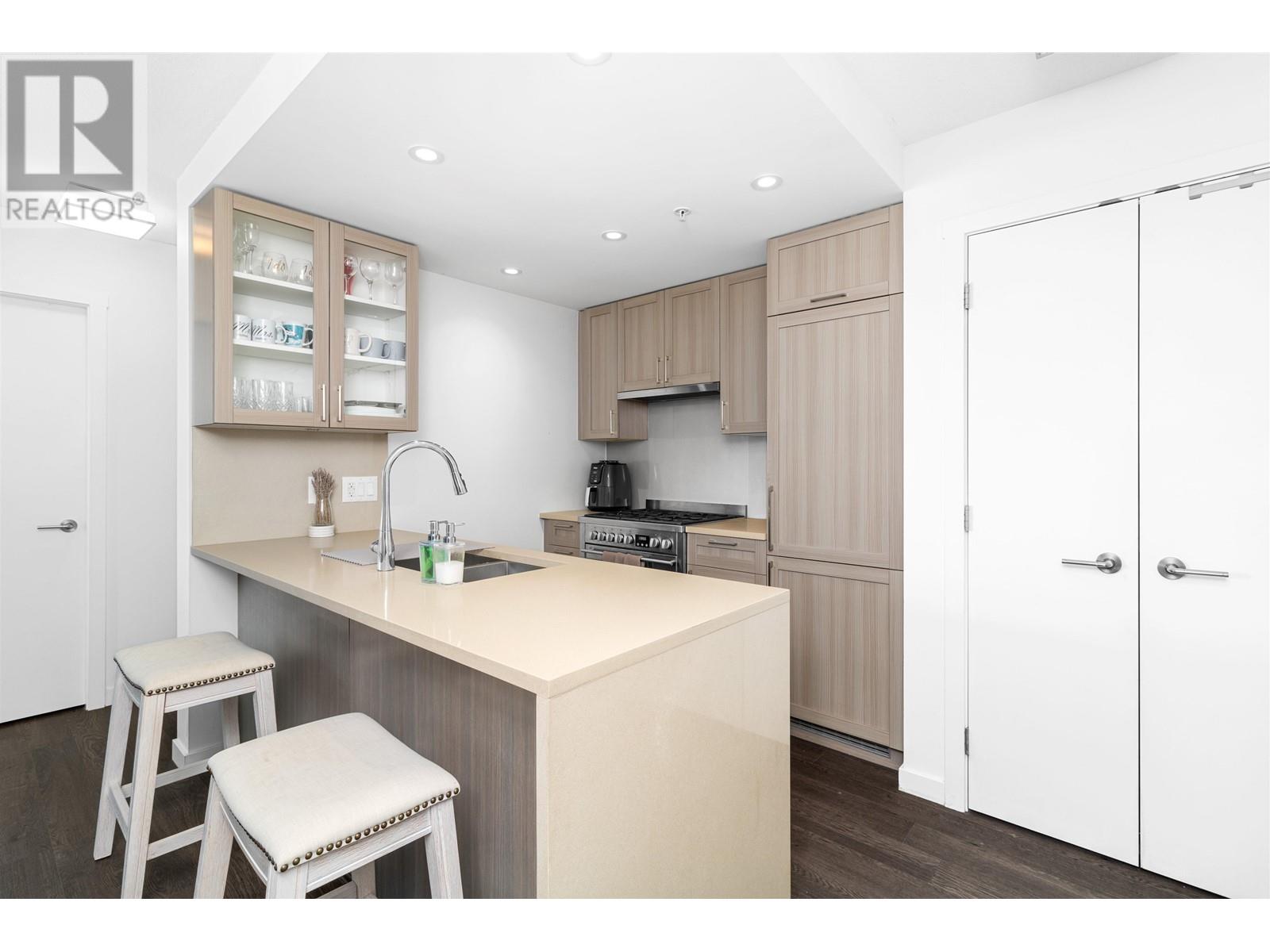 Listing Picture 3 of 13 : 2002 5665 BOUNDARY ROAD, Vancouver / 溫哥華 - 魯藝地產 Yvonne Lu Group - MLS Medallion Club Member