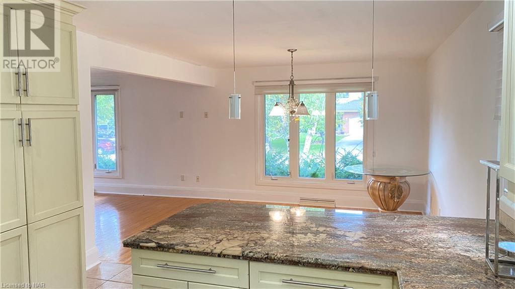 10 Adelene Crescent, St. Catharines, Ontario  L2T 3C7 - Photo 5 - 40670328