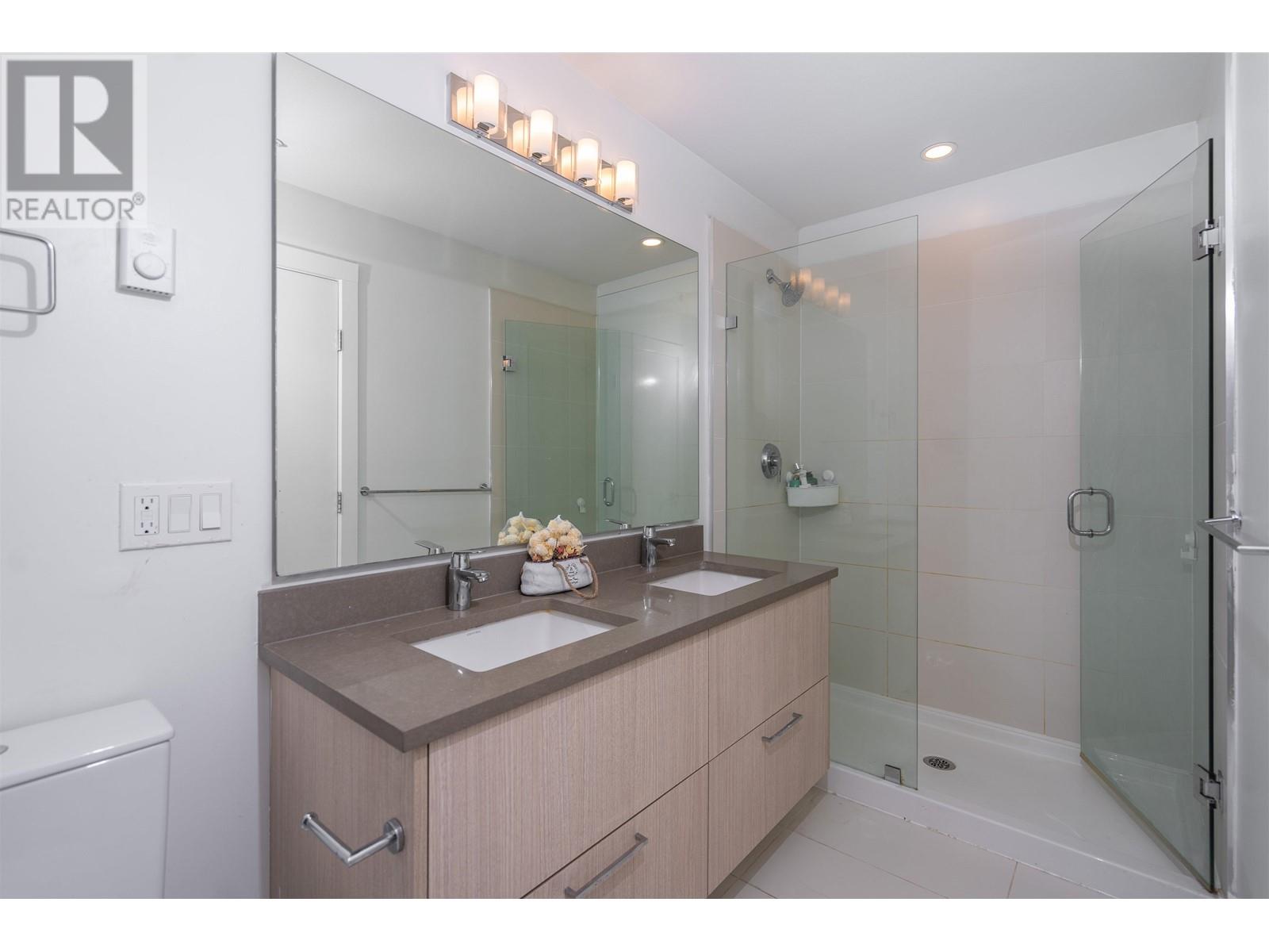 Listing Picture 12 of 31 : 3 5188 SAVILE ROW, Burnaby / 本拿比 - 魯藝地產 Yvonne Lu Group - MLS Medallion Club Member