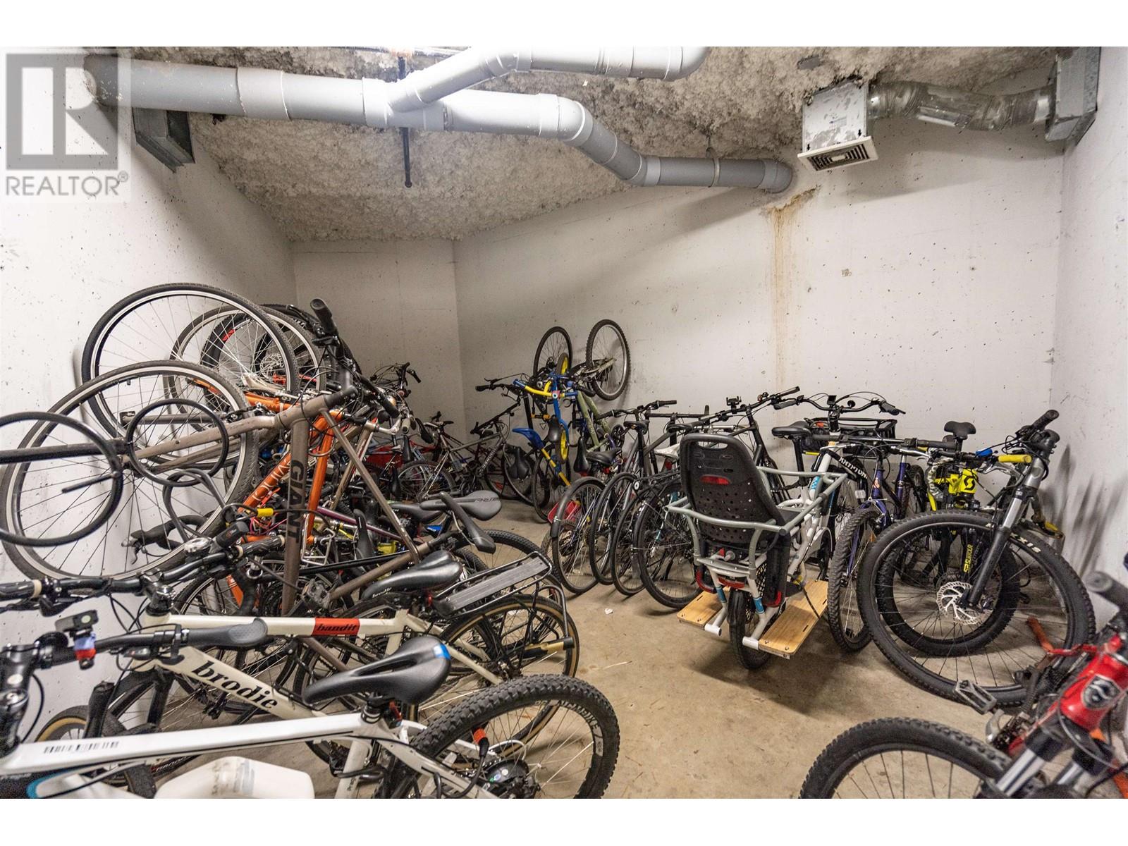 Listing Picture 24 of 31 : 3 5188 SAVILE ROW, Burnaby / 本拿比 - 魯藝地產 Yvonne Lu Group - MLS Medallion Club Member