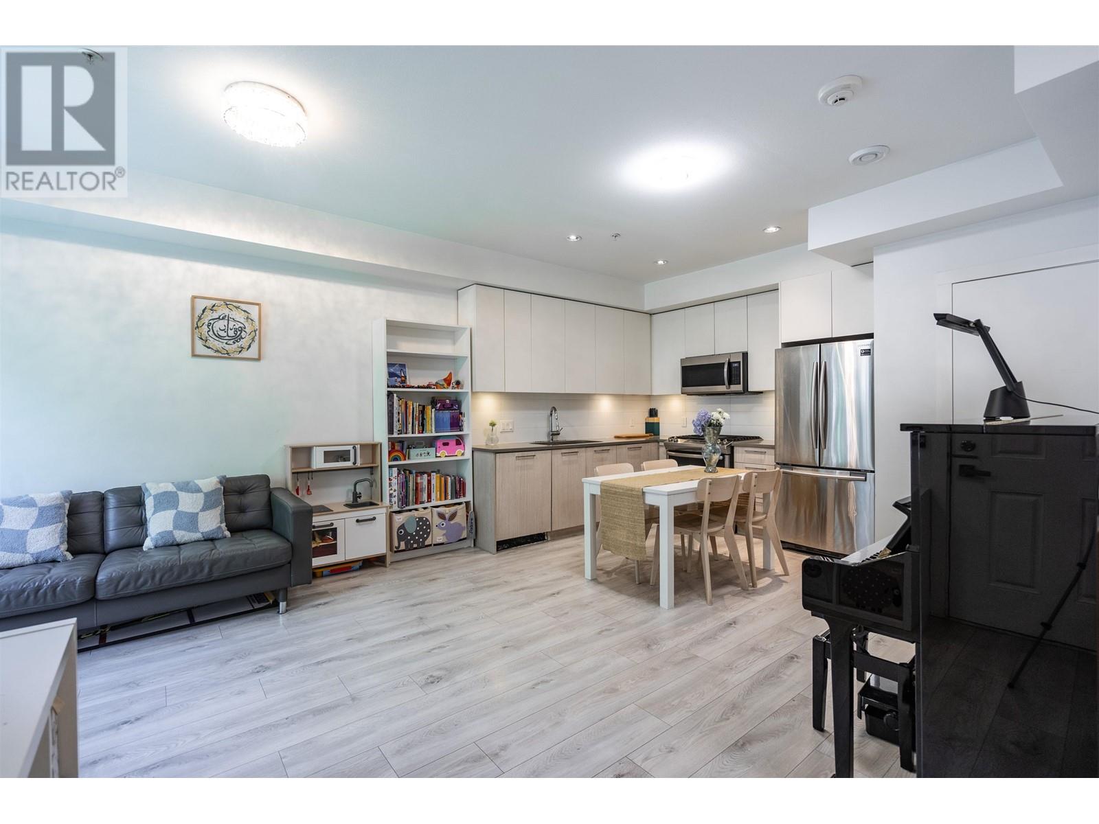 Listing Picture 6 of 31 : 3 5188 SAVILE ROW, Burnaby / 本拿比 - 魯藝地產 Yvonne Lu Group - MLS Medallion Club Member