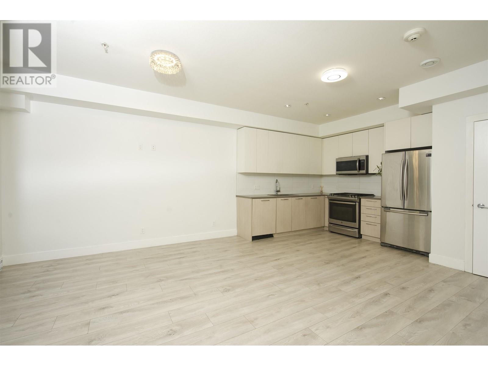 Listing Picture 7 of 31 : 3 5188 SAVILE ROW, Burnaby / 本拿比 - 魯藝地產 Yvonne Lu Group - MLS Medallion Club Member