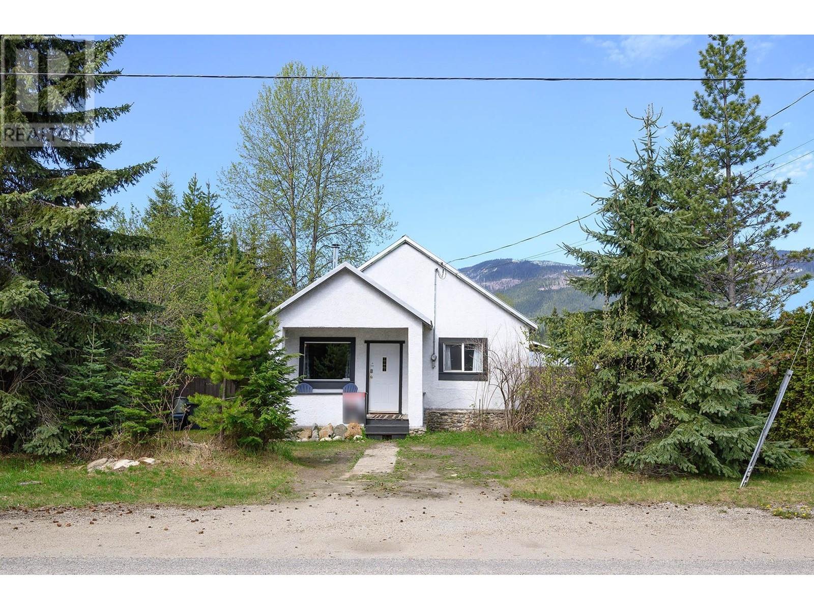 817 MAIN Street, Blue River, British Columbia