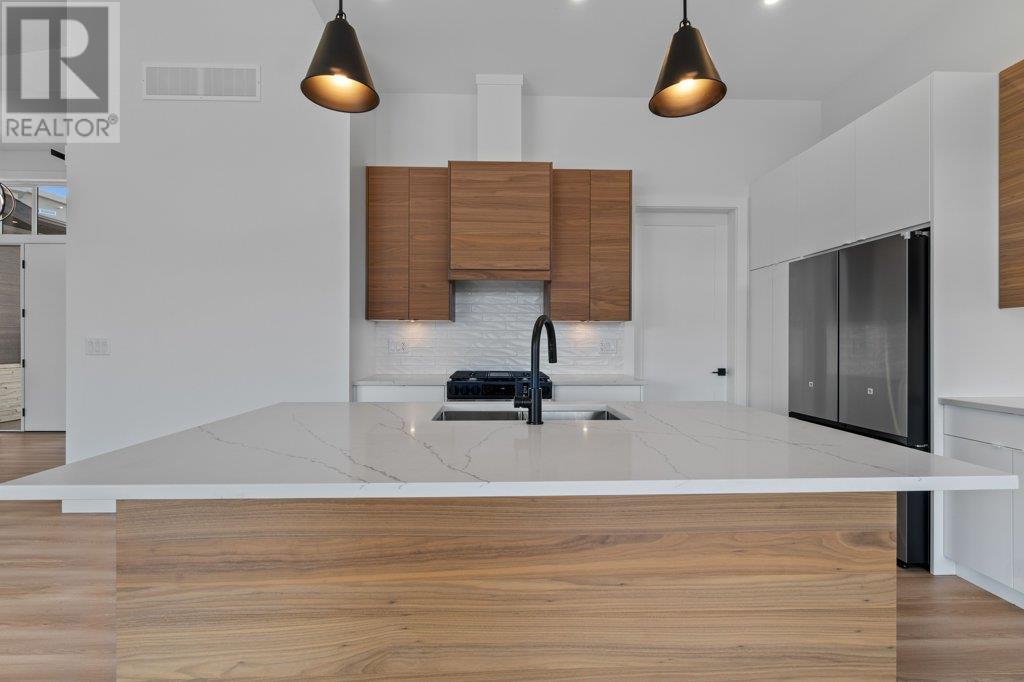 Property at 2506 Highlands Drive image 3