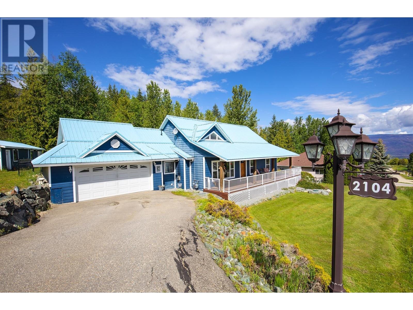 2104 COUNTRY WOODS Road South Shuswap