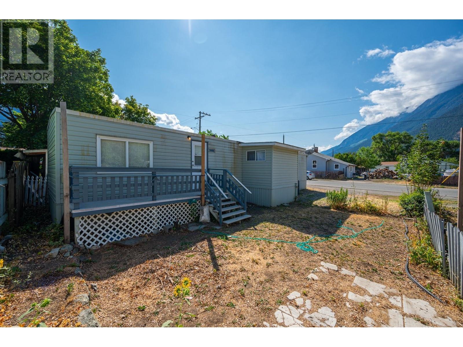 1091 RUSSELL  Street Lillooet