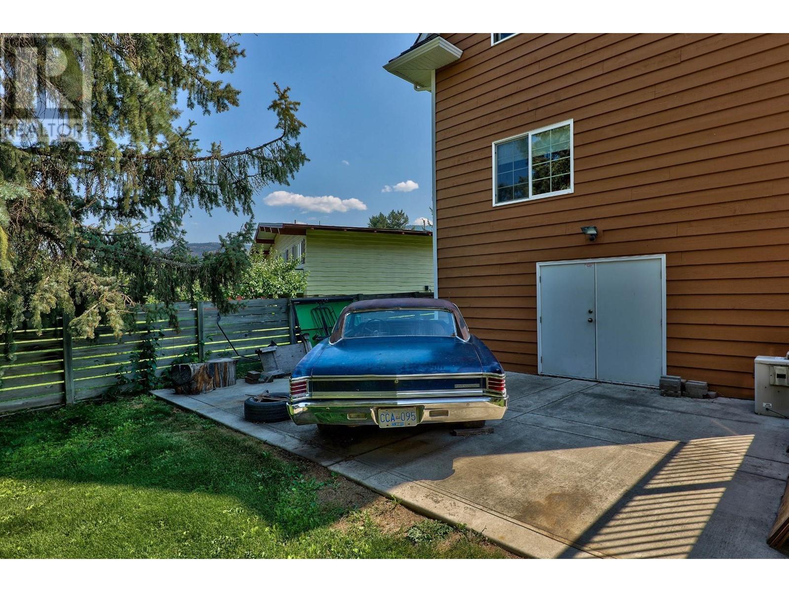 2246 CRESCENT  Drive Kamloops