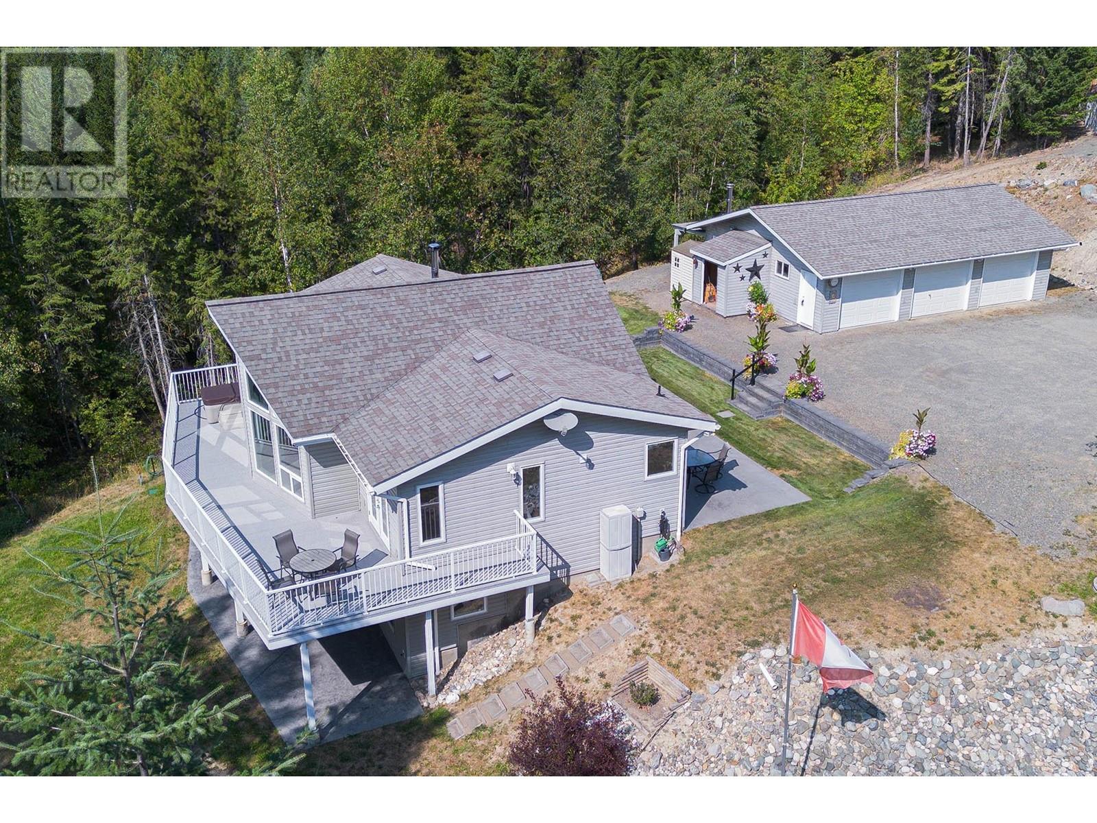 3520 GLENGROVE  Road Barriere