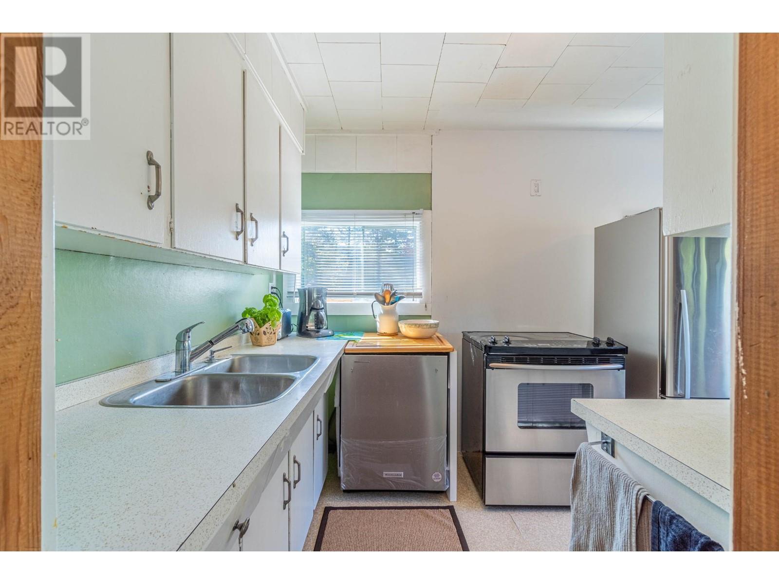 2044 PAUL LAKE Road Kamloops Photo 14