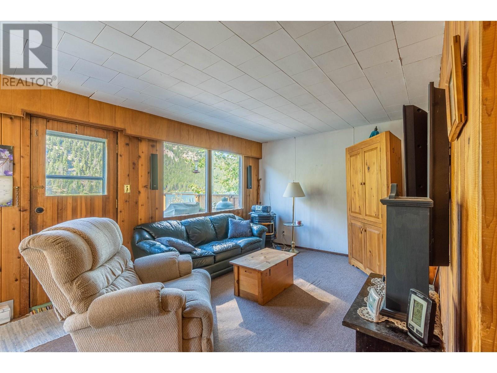 2044 PAUL LAKE Road Kamloops Photo 9