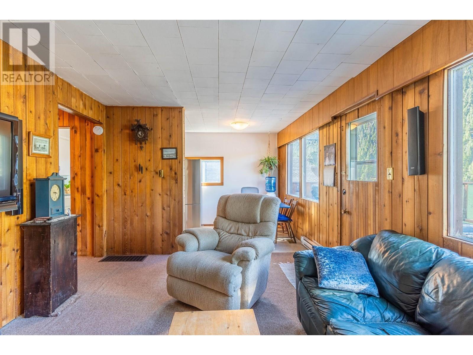 2044 PAUL LAKE Road Kamloops Photo 11