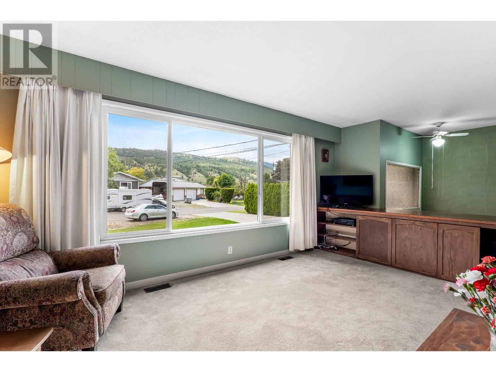 4882 Kathleen  Place, Kamloops, British Columbia  V2H 1M1 - Photo 4 - 179310