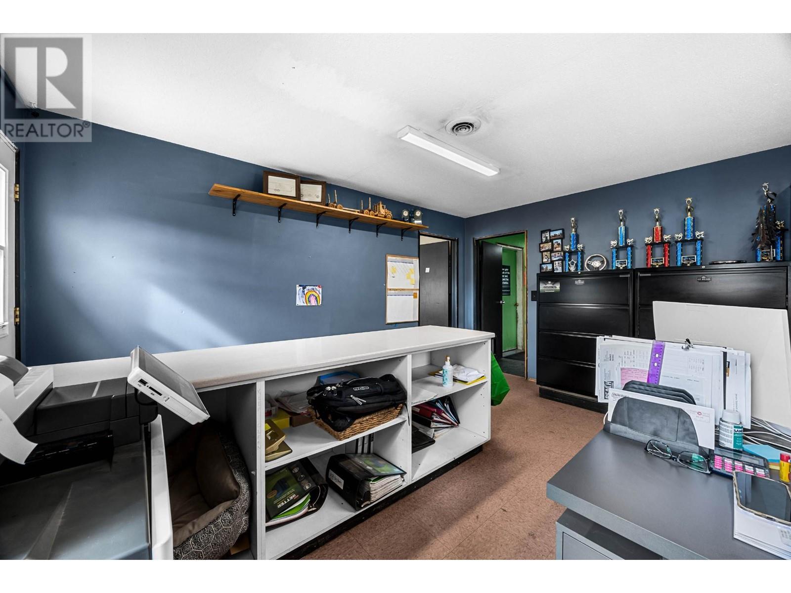 2923 Shuswap Road, Kamloops, British Columbia V2H 1S9 - Photo 17 - 181117