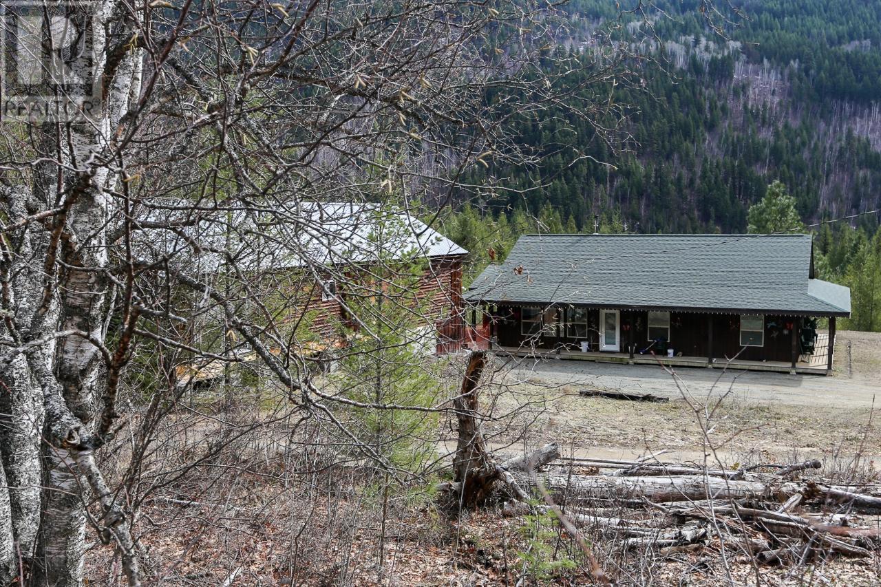 1612 FLUME Road Barriere