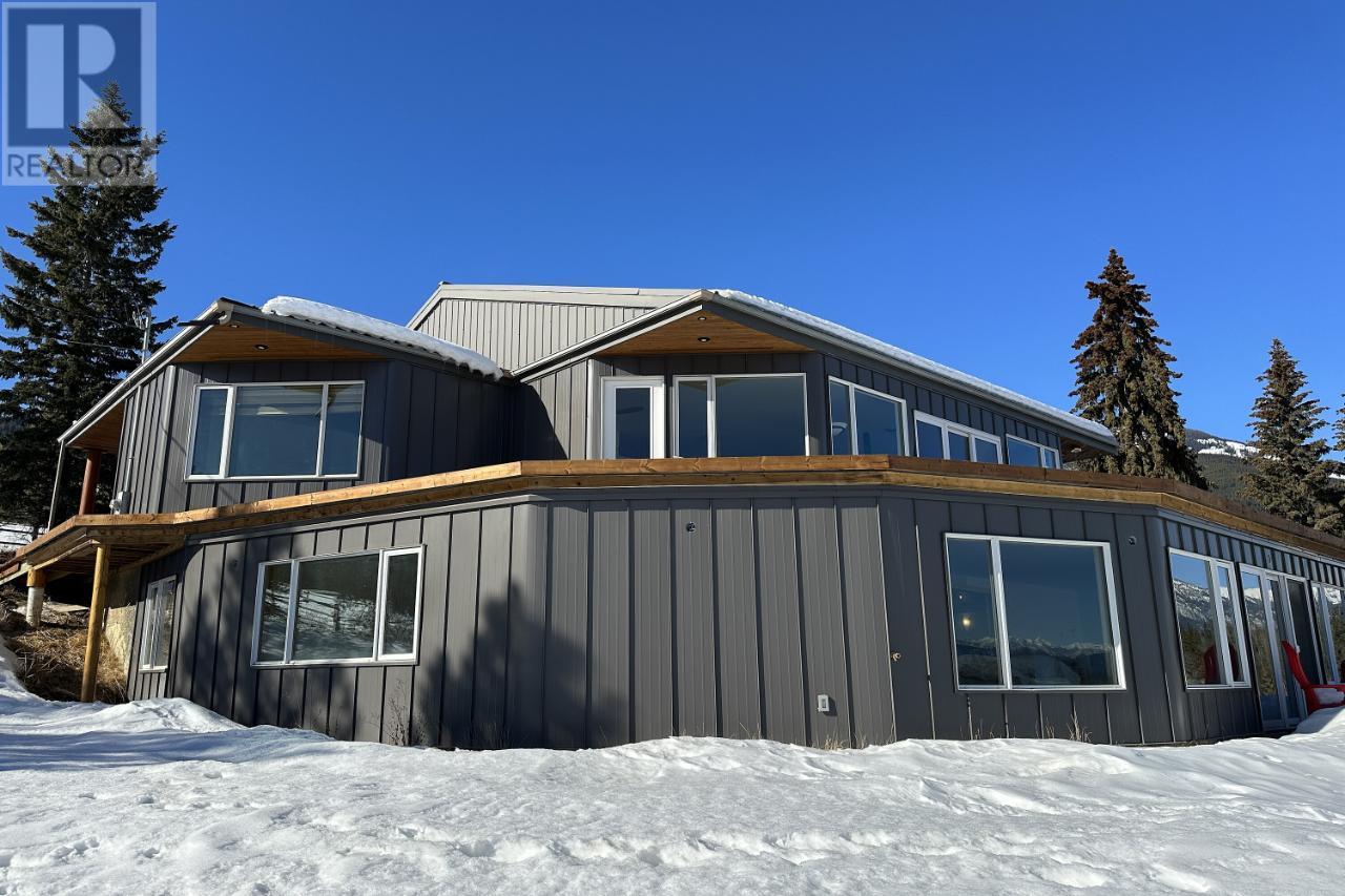 3054 HOULGRAVE  Road Invermere