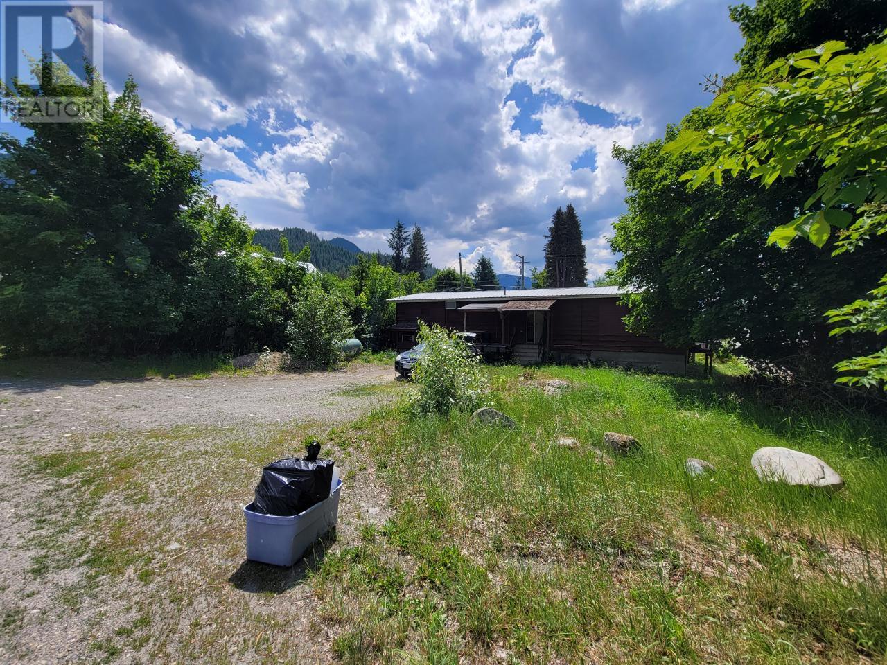 316 6th  Avenue, New Denver, British Columbia  V0G 1S0 - Photo 3 - 2471407