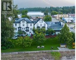 92 4TH Avenue, nakusp, British Columbia