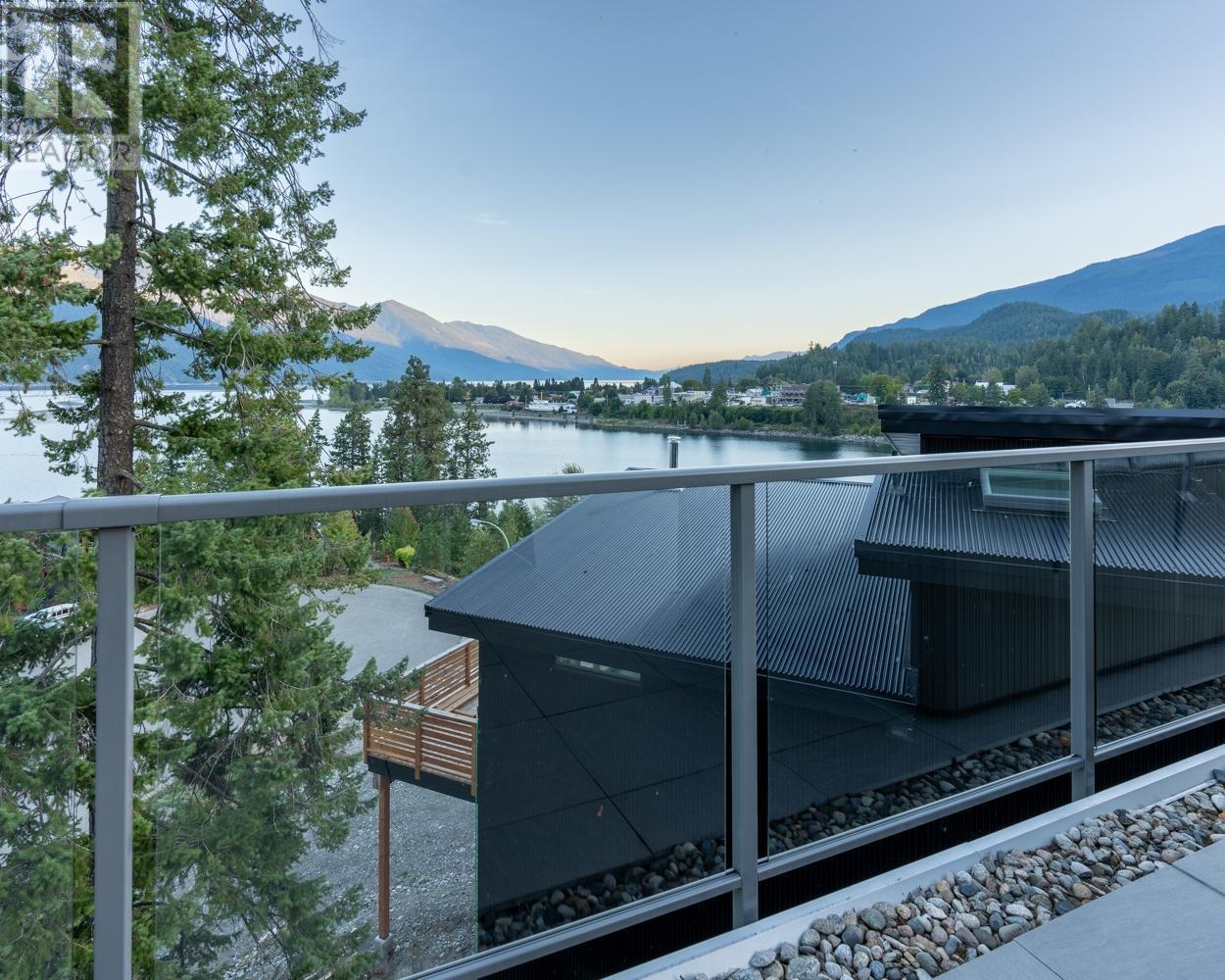 567 LARCH Drive Kaslo