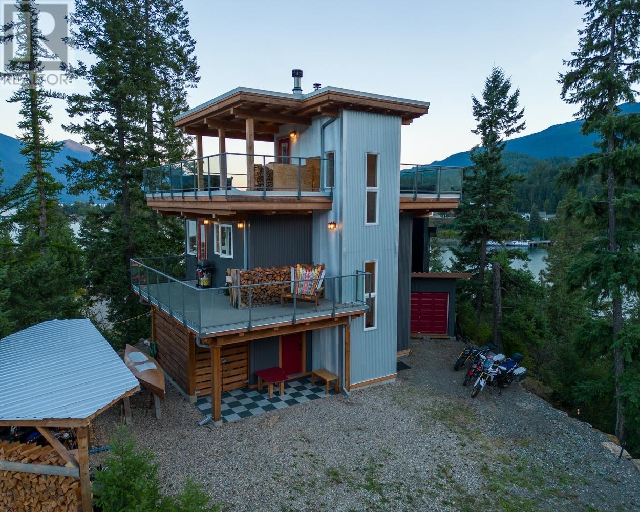 567 LARCH Drive Kaslo