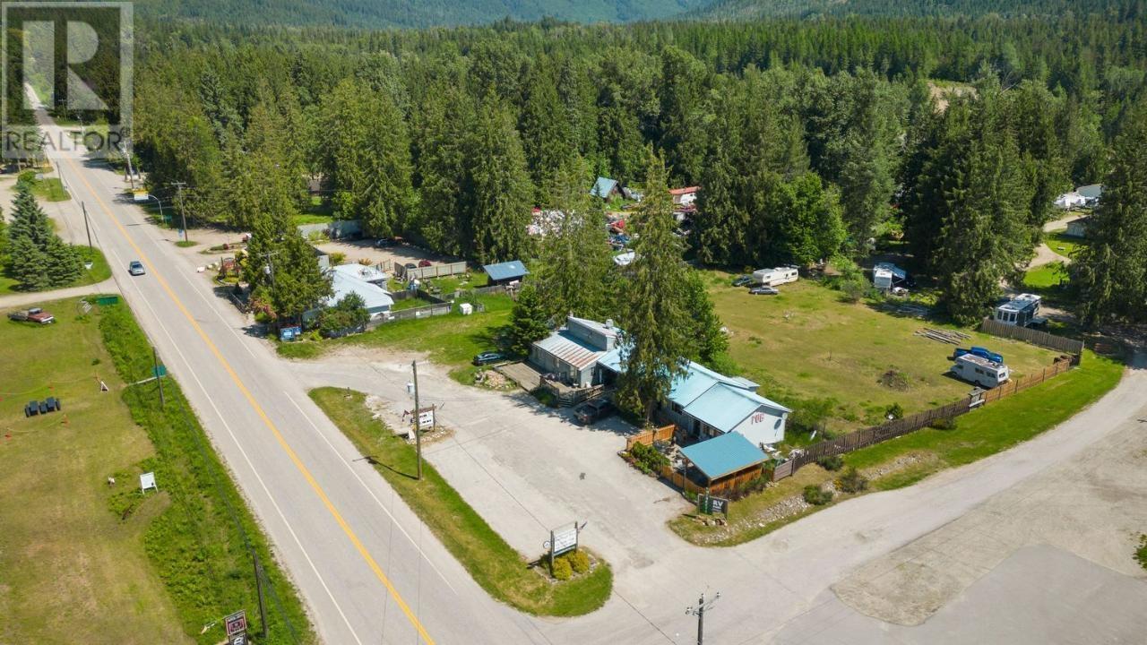 16070 3a Highway, Crawford Bay, British Columbia  V0B 1E0 - Photo 8 - 2475246