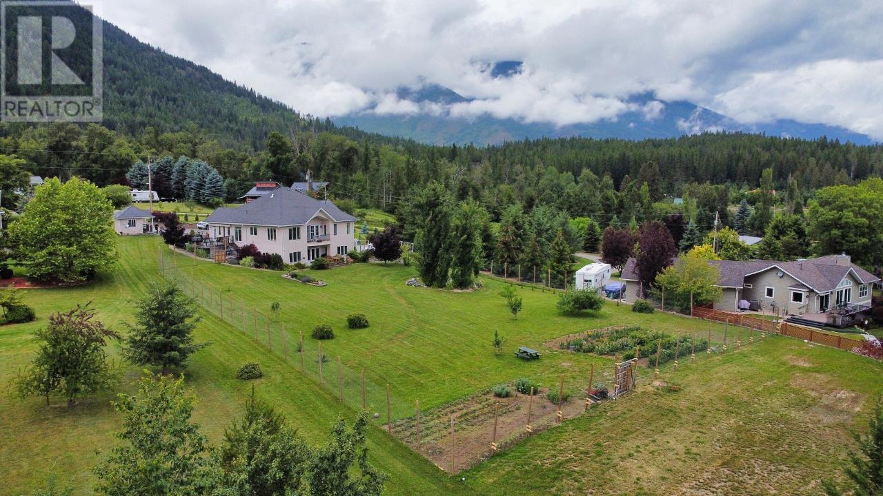 1062 Simmons Road, Creston, British Columbia V0B 1G7 - Photo 51 - 2475283