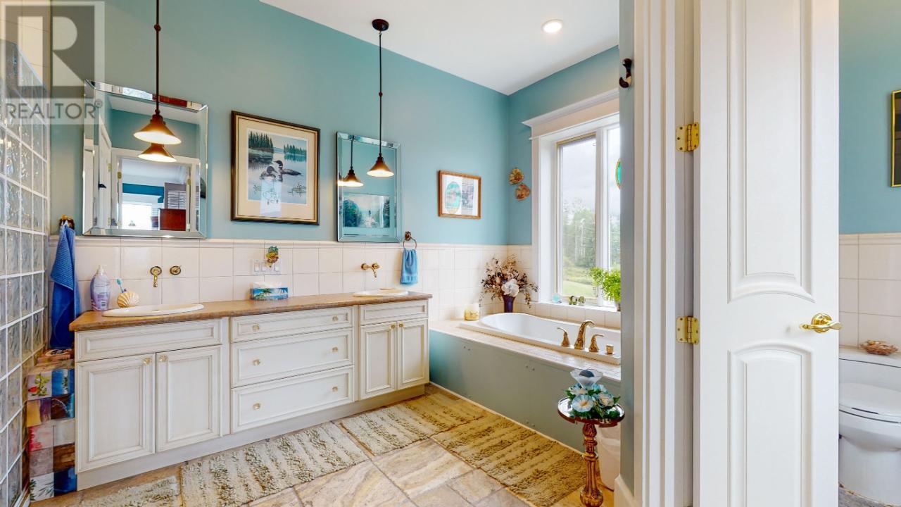 1062 Simmons Road, Creston, British Columbia V0B 1G7 - Photo 13 - 2475283