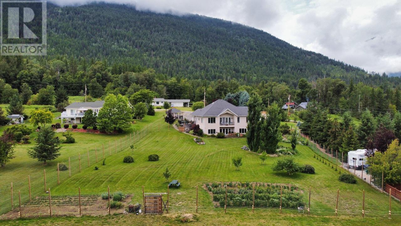 1062 Simmons Road, Creston, British Columbia V0B 1G7 - Photo 50 - 2475283