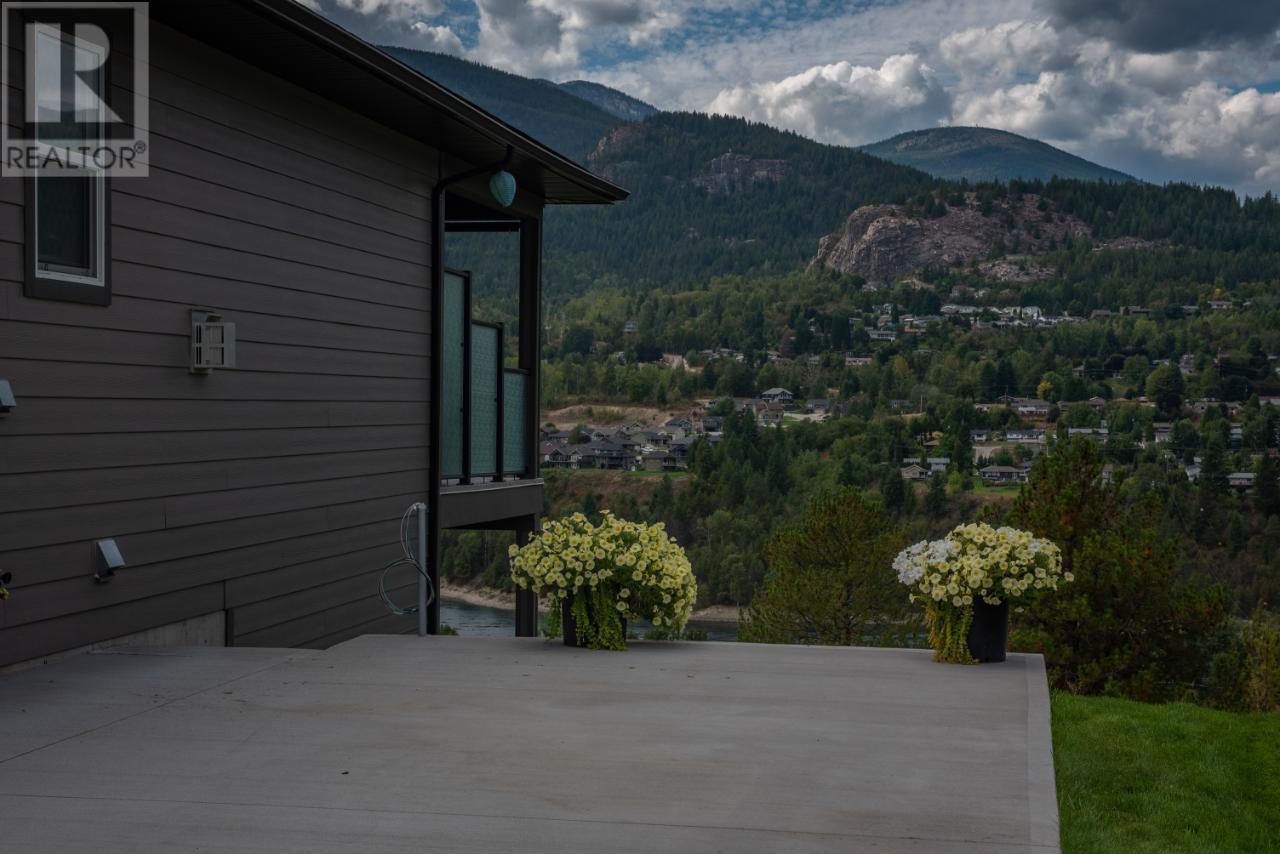 729 PRAIRIE SOUTH  Road Castlegar