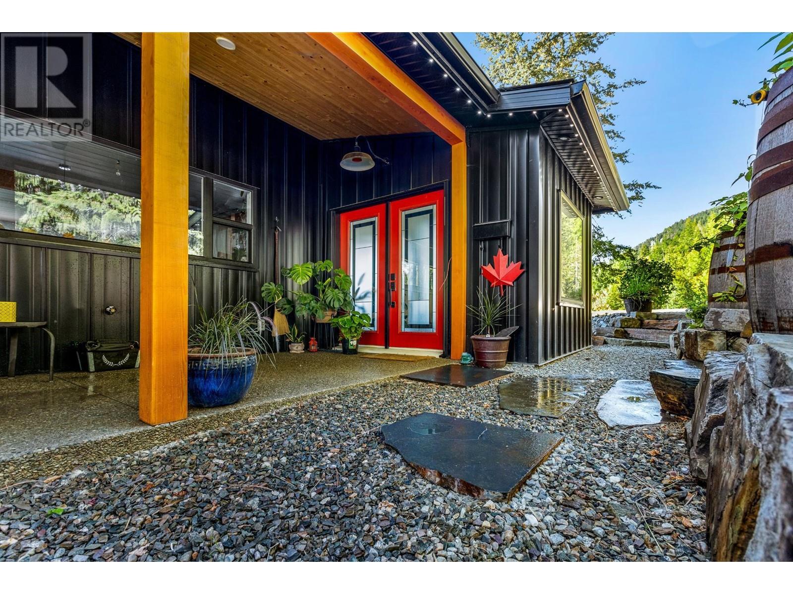 1200 16th N Avenue, Creston, British Columbia V0B 1G5 - Photo 11 - 2476461