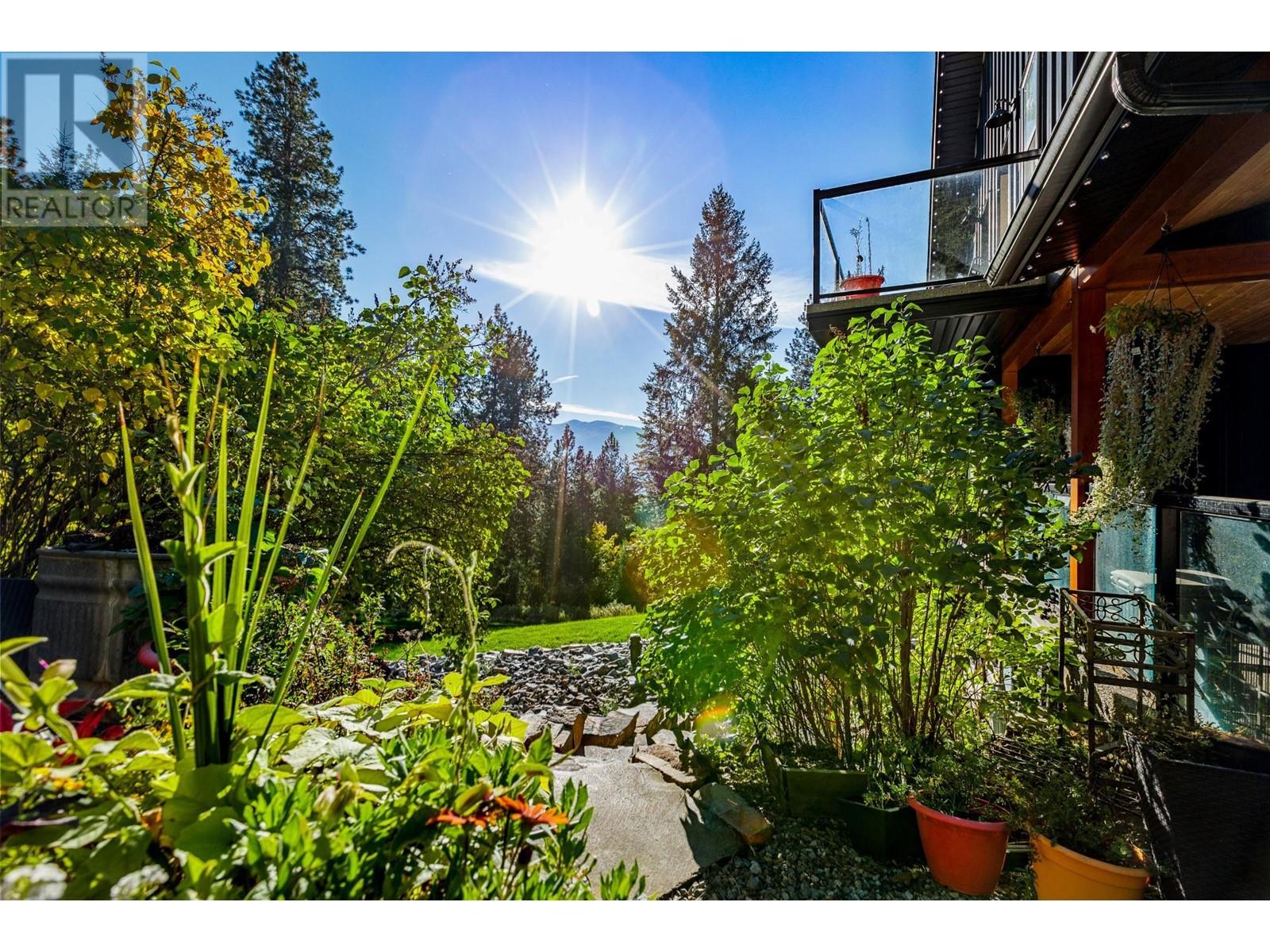 1200 16th N Avenue, Creston, British Columbia V0B 1G5 - Photo 8 - 2476461