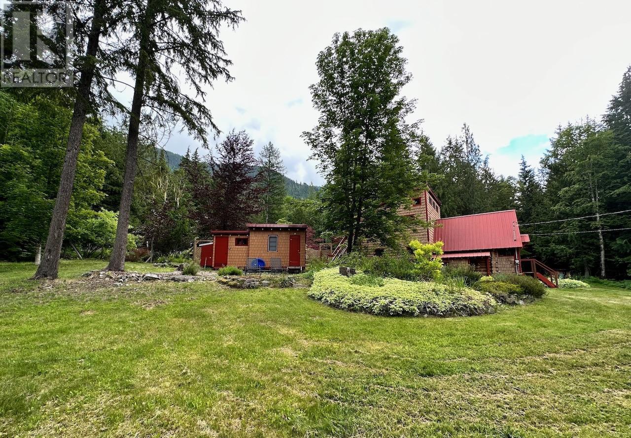 8780 Martens  Road, Slocan, British Columbia  V0G 2C0 - Photo 2 - 2476957