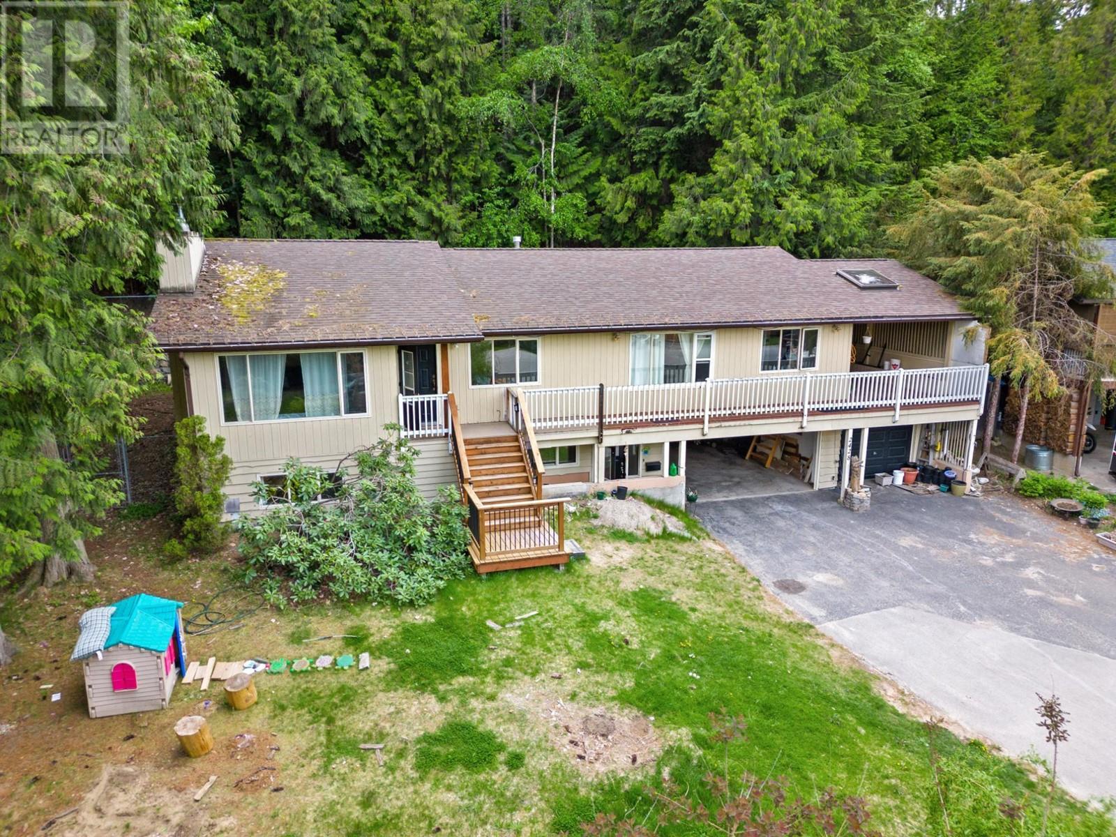 2428 12TH Avenue Castlegar