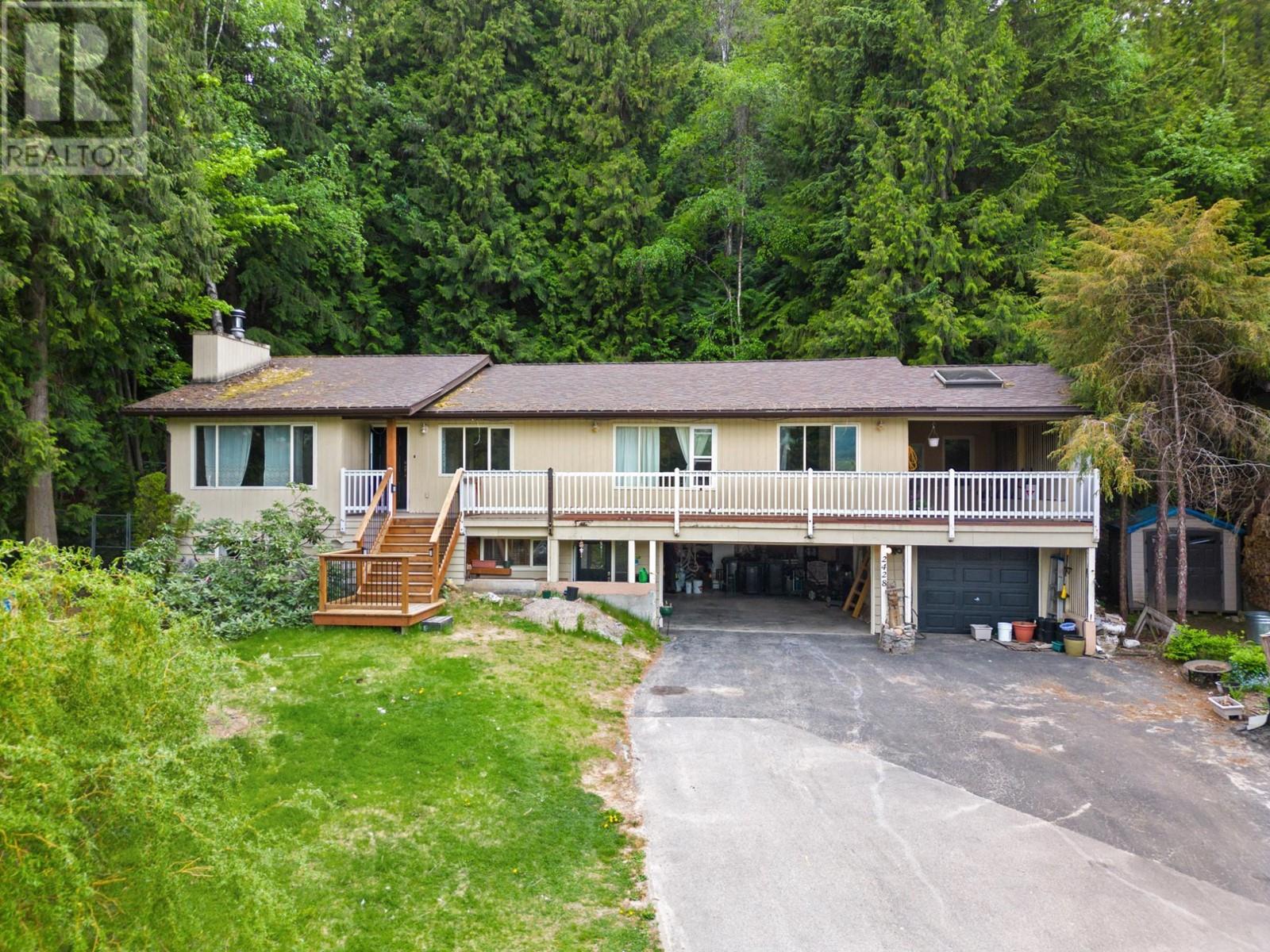 2428 12th Avenue, Castlegar, British Columbia  V1N 4A8 - Photo 1 - 2477005