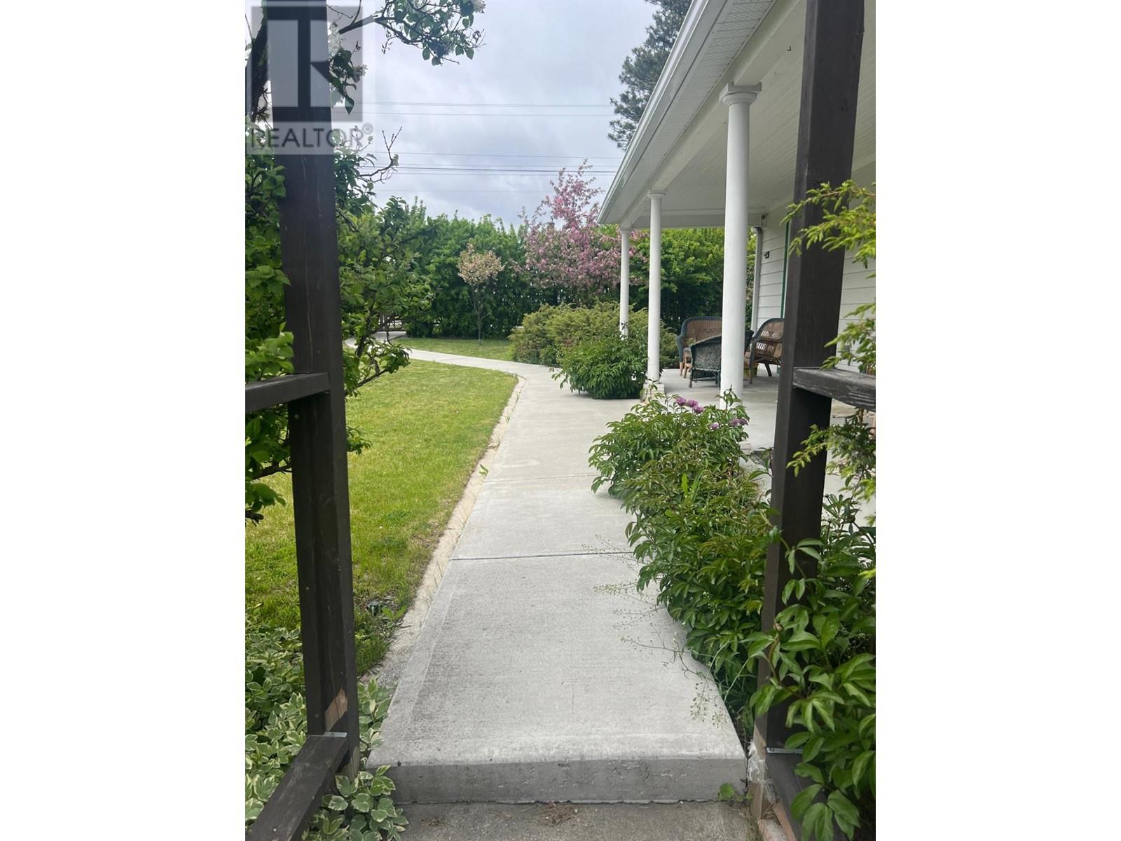 232 14th  S Avenue, Cranbrook, British Columbia  V1C 2X2 - Photo 5 - 2477078