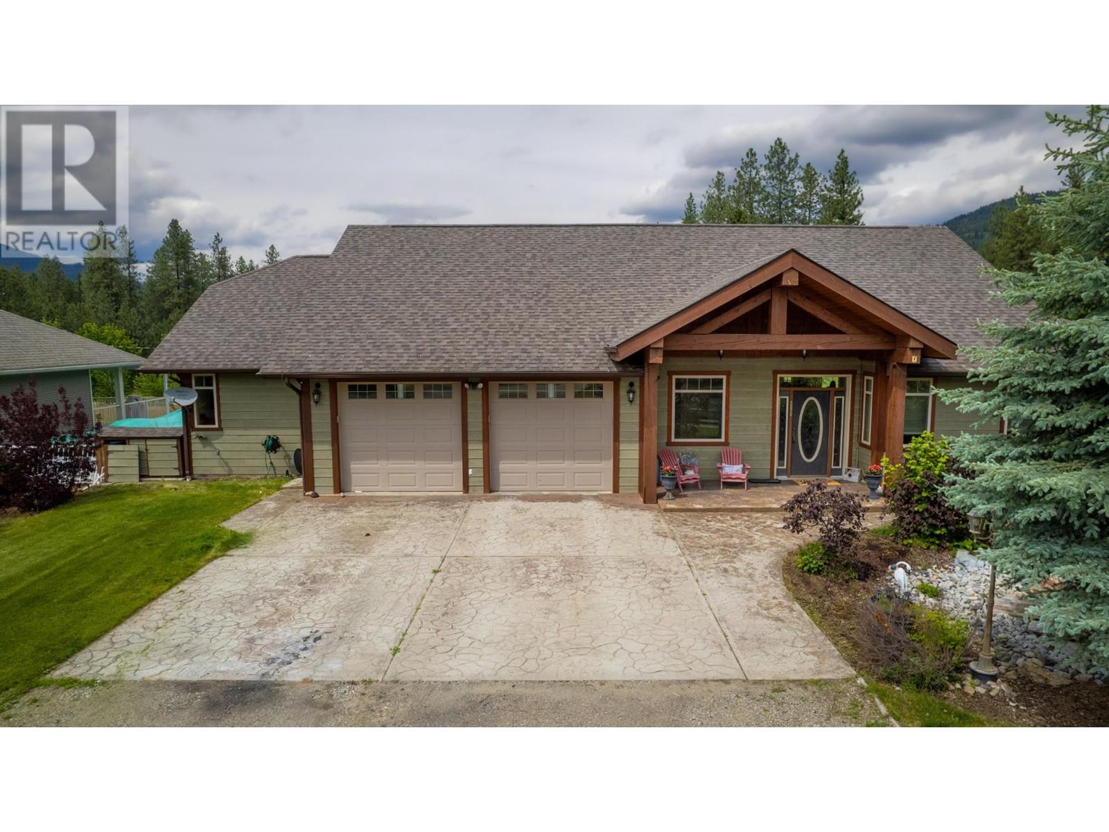 250 1st Avenue, Christina Lake, British Columbia  V0H 1E0 - Photo 2 - 2477279